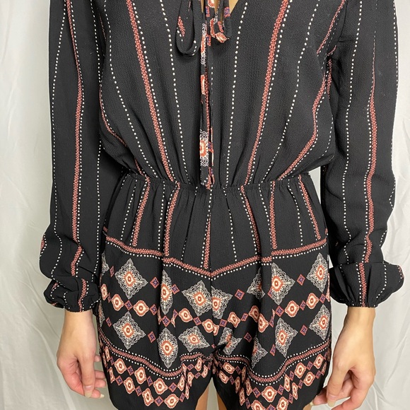 BLACK ROMPER (LONG-SLEEVED) - Picture 3 of 8